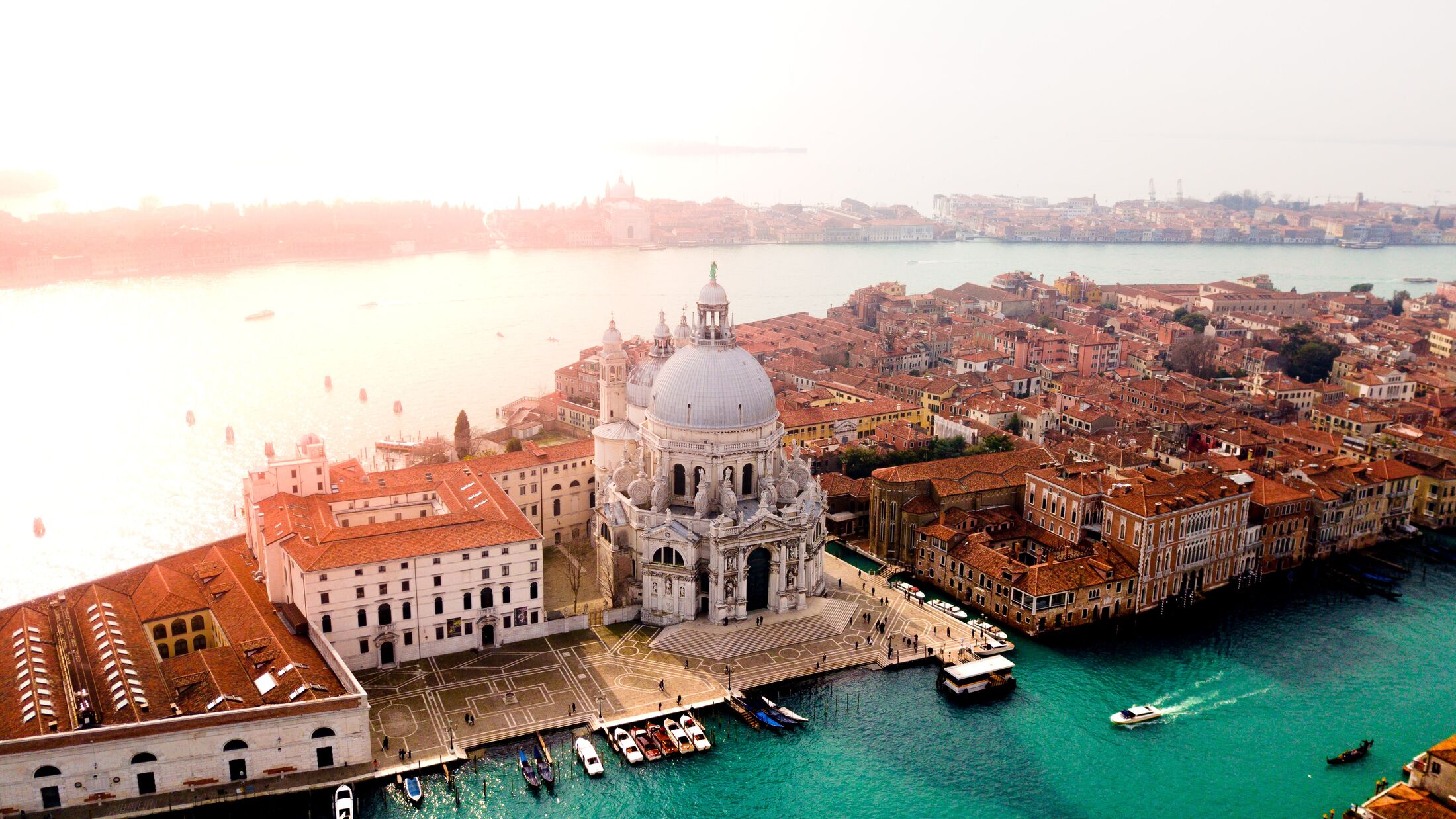 Venice-2023-Aerial-View-Canmandawe-Unsplash-Hybris