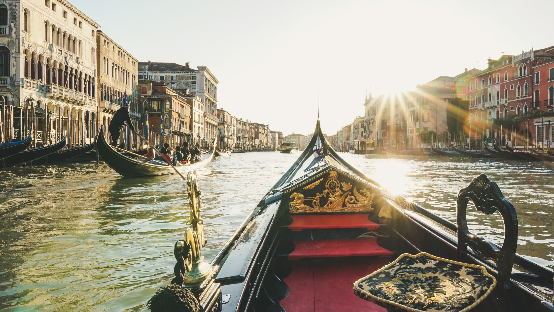 Venice-2023-Grand-Canal-Gondola-Diego-Gennaro-Unsplash-Hybris