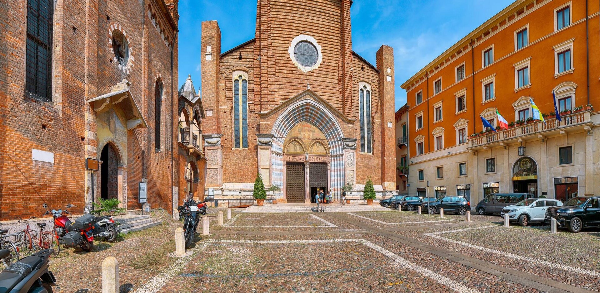 Gorgeous View of Basilica di Santa Anastasia catholic church of Dominican Order in Piazza Santa Anastasia square in Verona.  Location: Verona, Veneto region, Italy, Europe