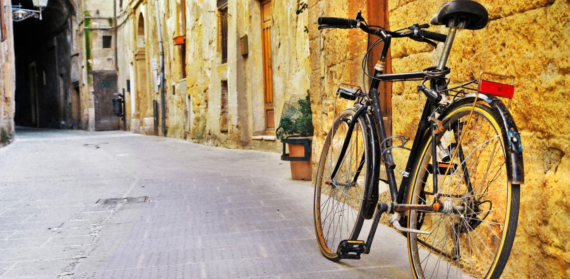 charming streets of old  Tuscany, Italy; Shutterstock ID 180915923; PO: Citalia